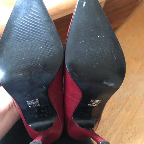 Bakers Pointy Red Pumps 7.5 - Picture 4 of 4